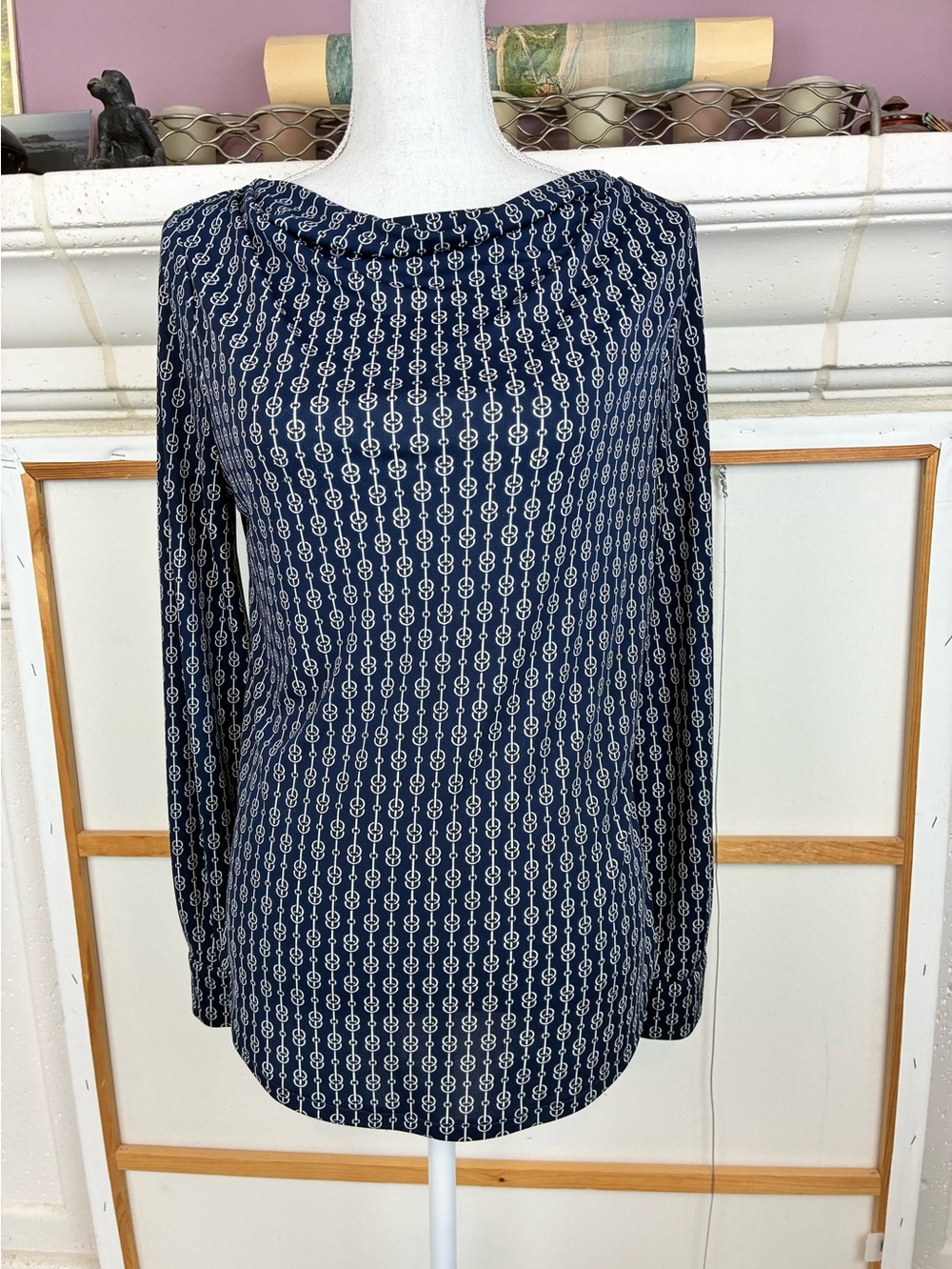 Ann Taylor classic interlocking equestrian print blouse w/pretty neckline